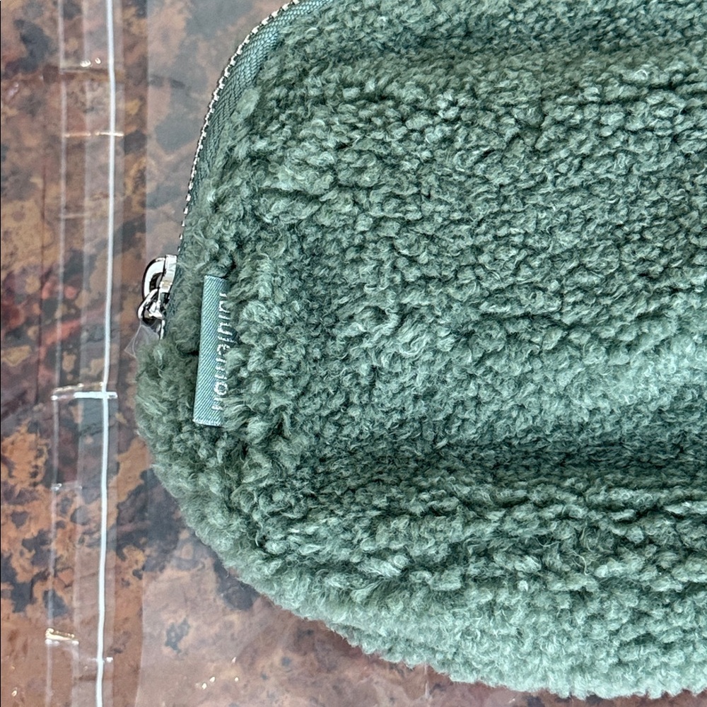 Lululemon Everywhere Fleece Belt Bag Crossover Bag in Gray Eucalyptus/Silver-1L - Picture 6 of 9